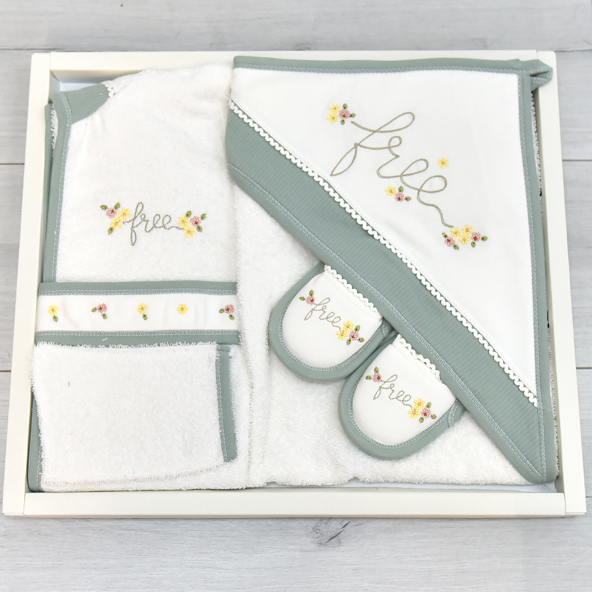 GAYE BEBE KIZ 0-12 AY ÇİÇEK NAKIŞLI BORNOZ SET