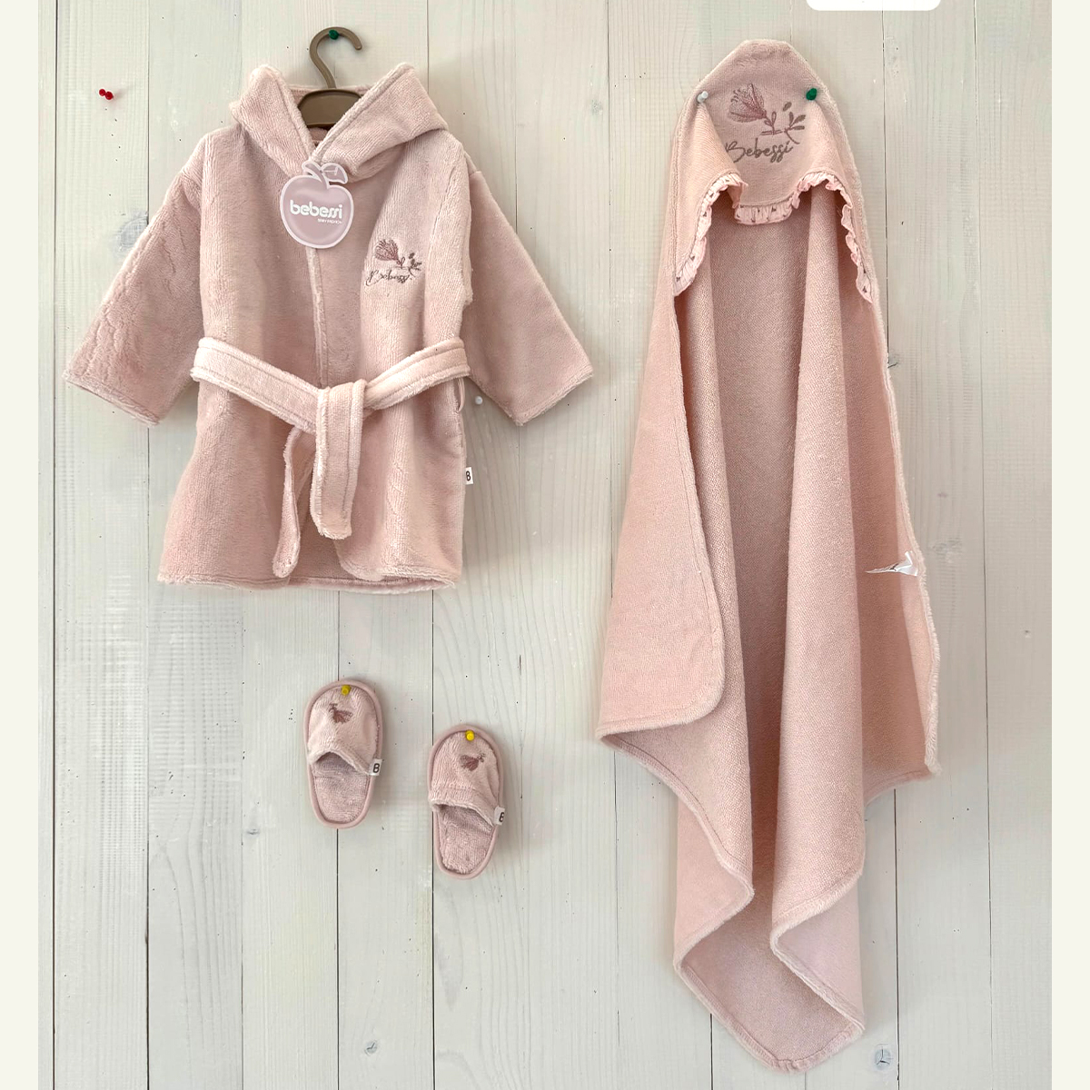 BEBESSİ KIZ 0-12 AY TULIPS KUTULU BORNOZ SET