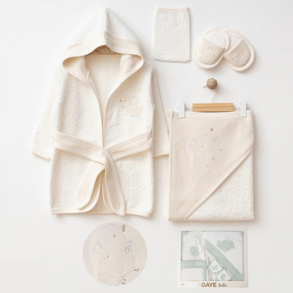 GAYE BEBE UNISEX 0-12 AY ÖRDEKLİ BORNOZ SET