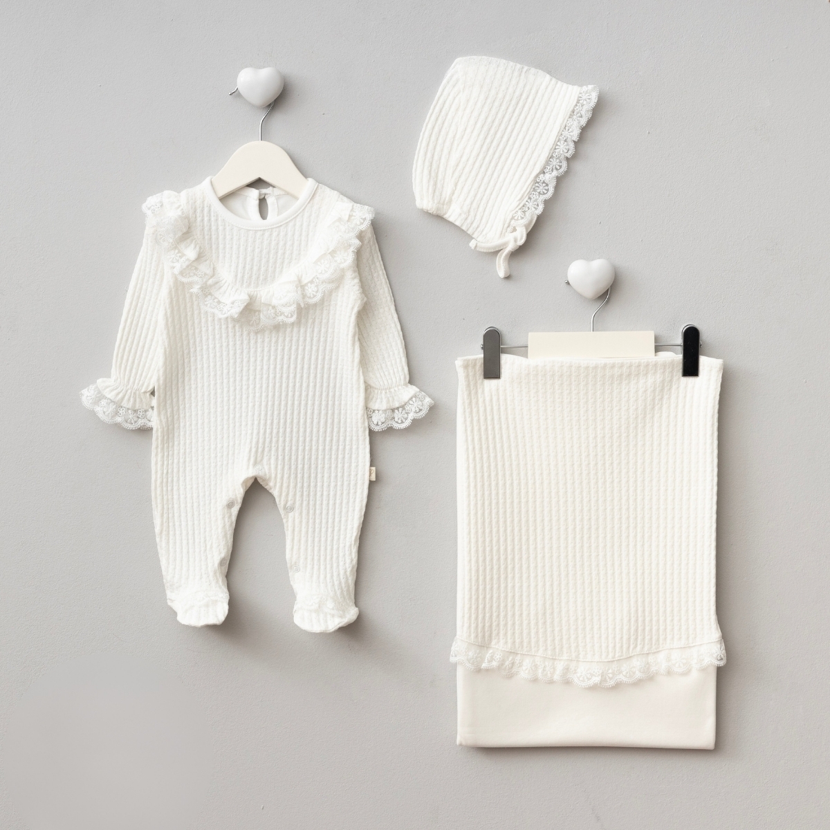 PUGİ KIZ 0-3 AY DANTEL JAKARLI BATTANİYE TULUM SET