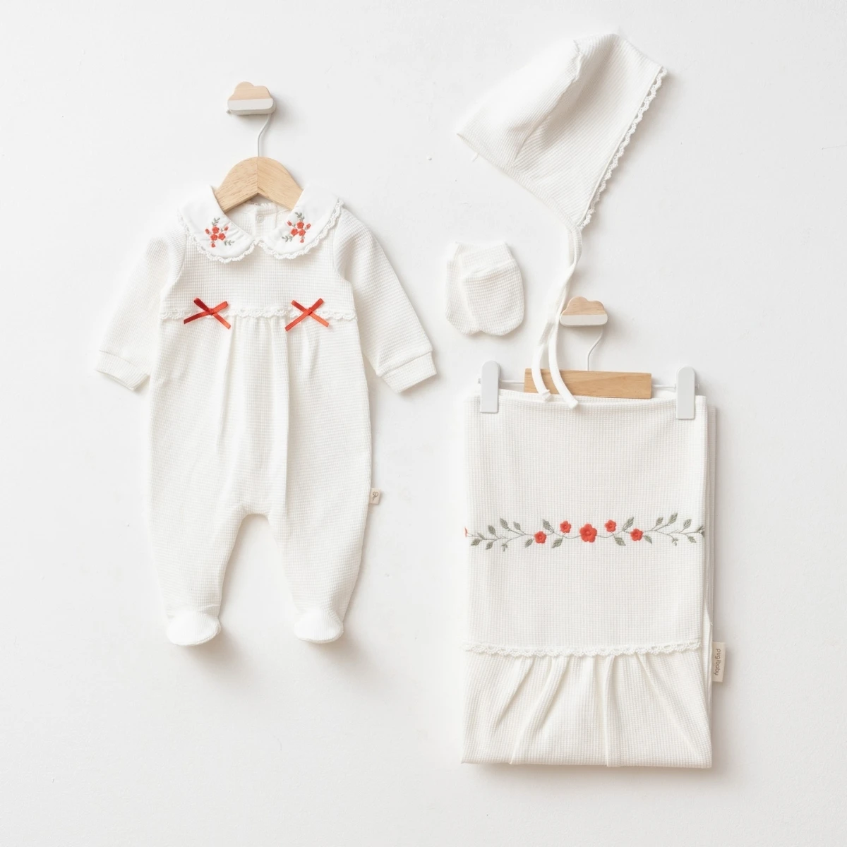 PUGİ KIZ 0-3 AY YAKA NAKIŞLI 4LÜ SET