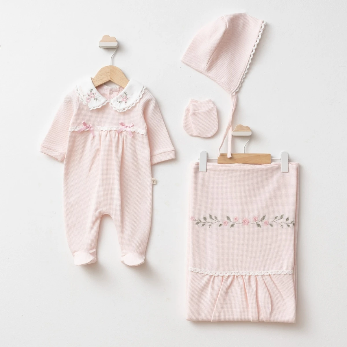 PUGİ KIZ 0-3 AY YAKA NAKIŞLI 4LÜ SET