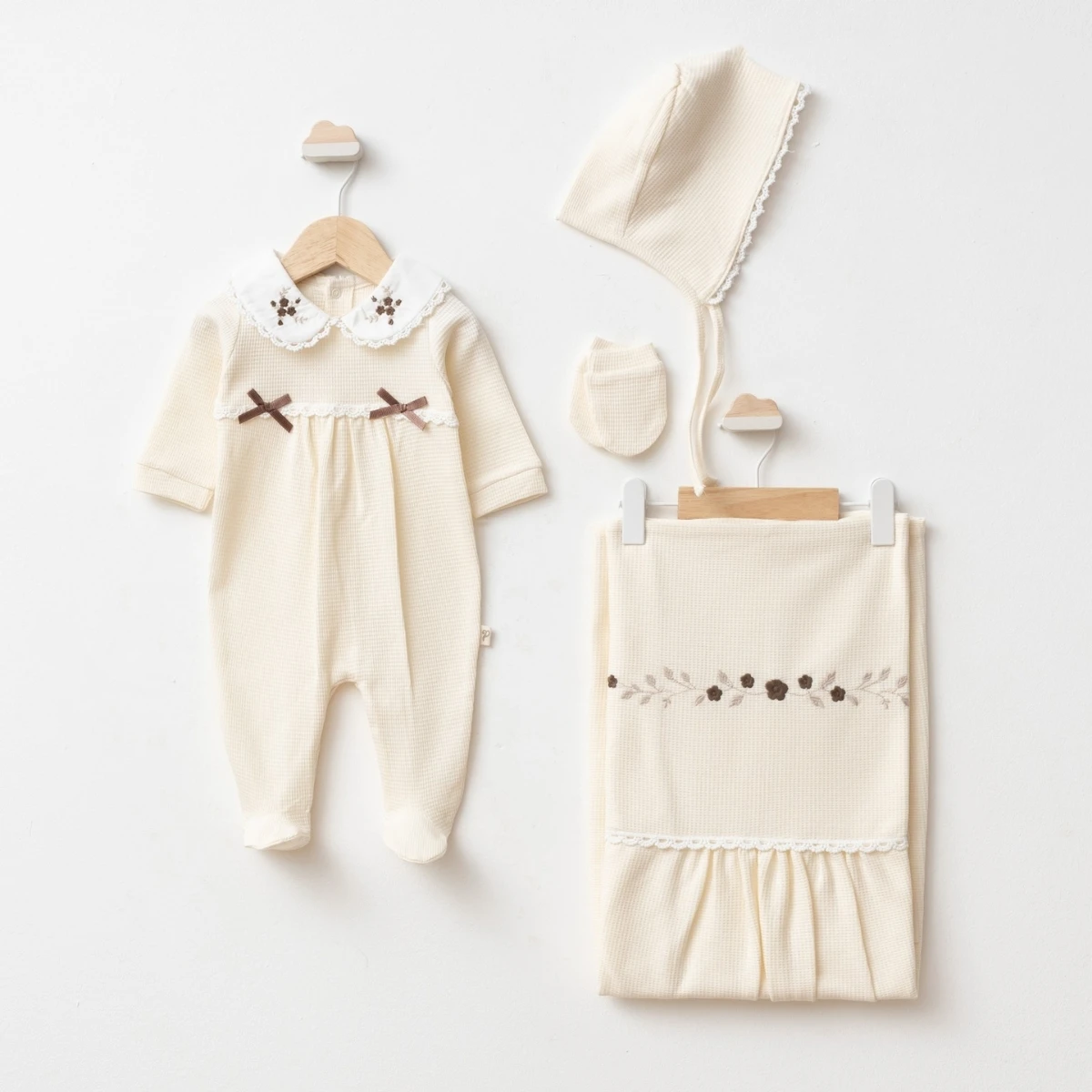 PUGİ KIZ 0-3 AY YAKA NAKIŞLI 4LÜ SET